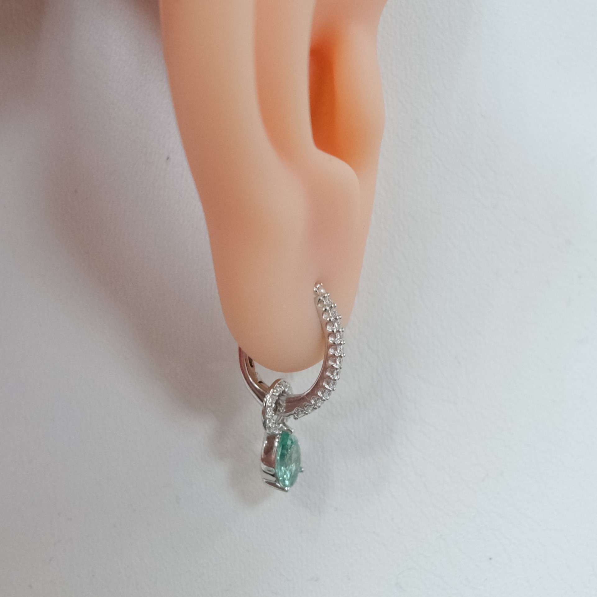 Серебряные серьги с апатитами